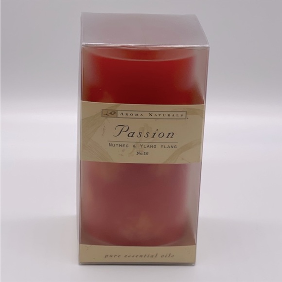 AROMA NATURALS PASSION PURE ESSENTIAL OIL CANDLE - Picture 1 of 2